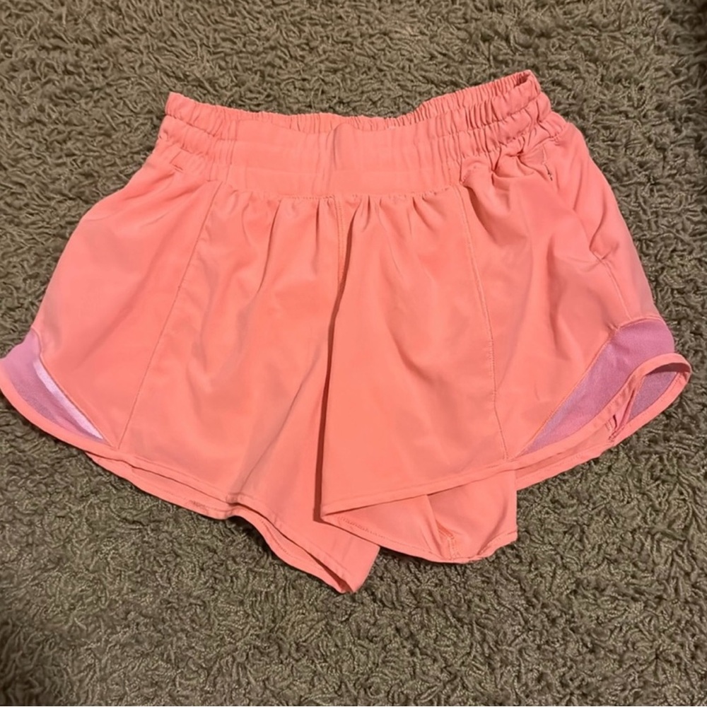 Lululemon hotty hot shorts size 6 (4inch)